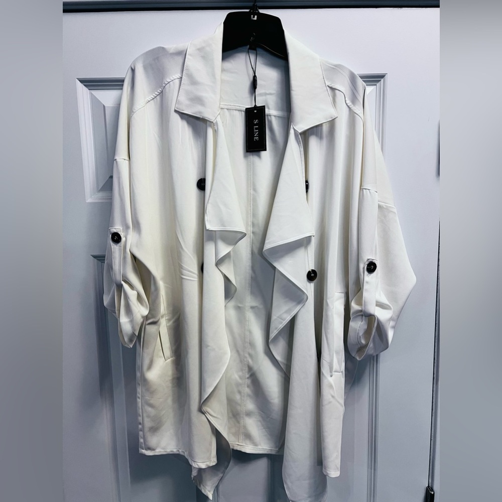 White silky blazer/over-jacket. Great for business or casual outings.